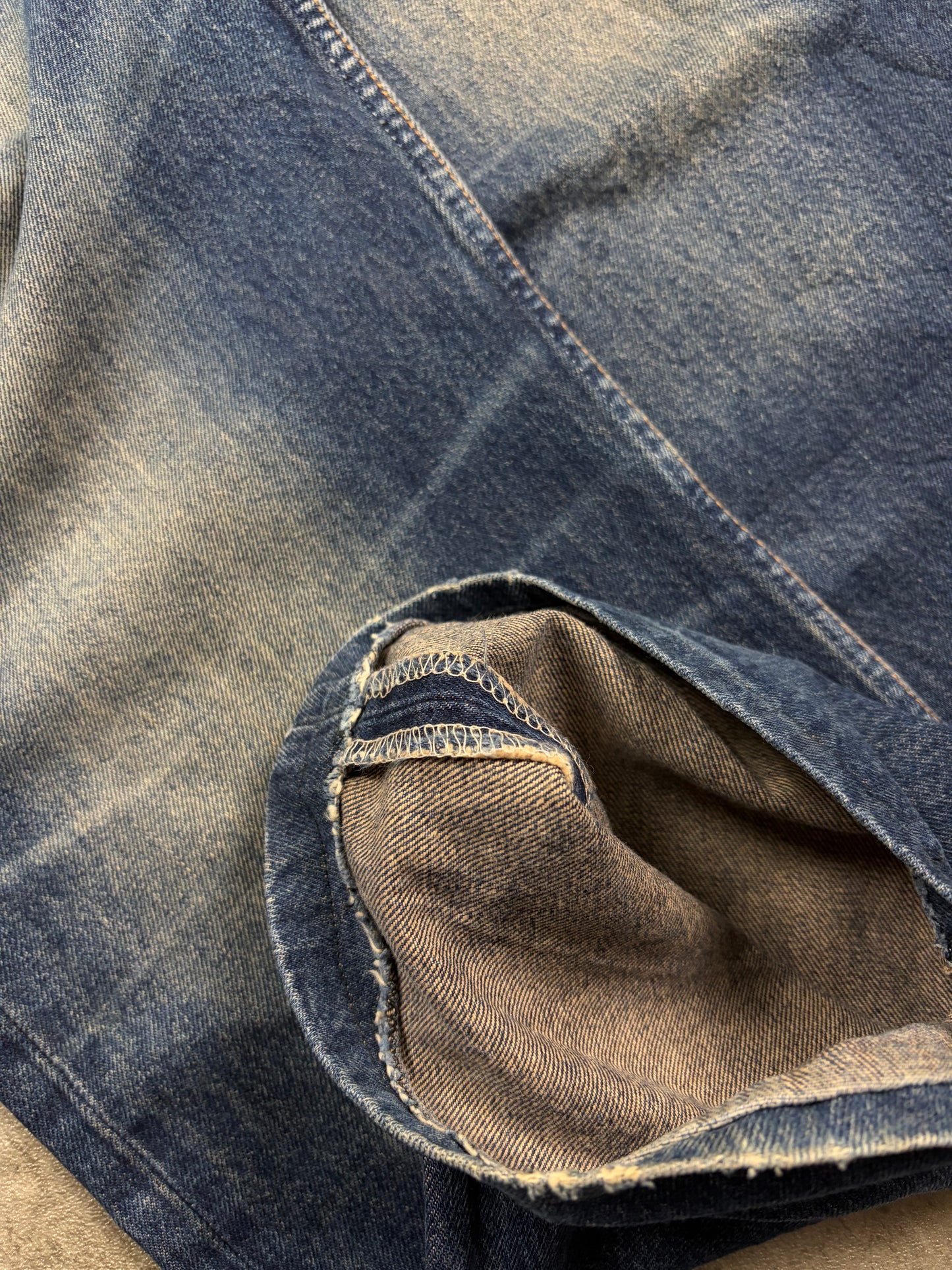 Levis 501 Limited Edition mit Unterschrift auf dem Label Slevedge Denim