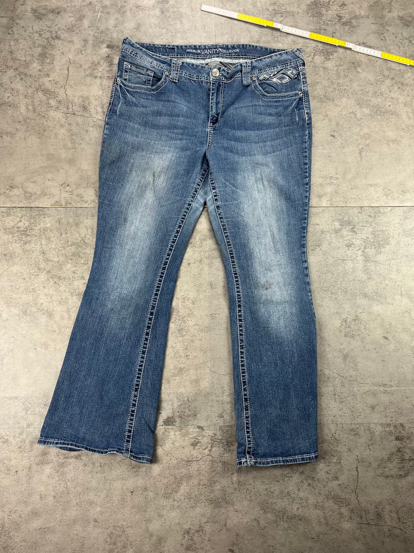 Premium Vanity Bootcut Jeans W33