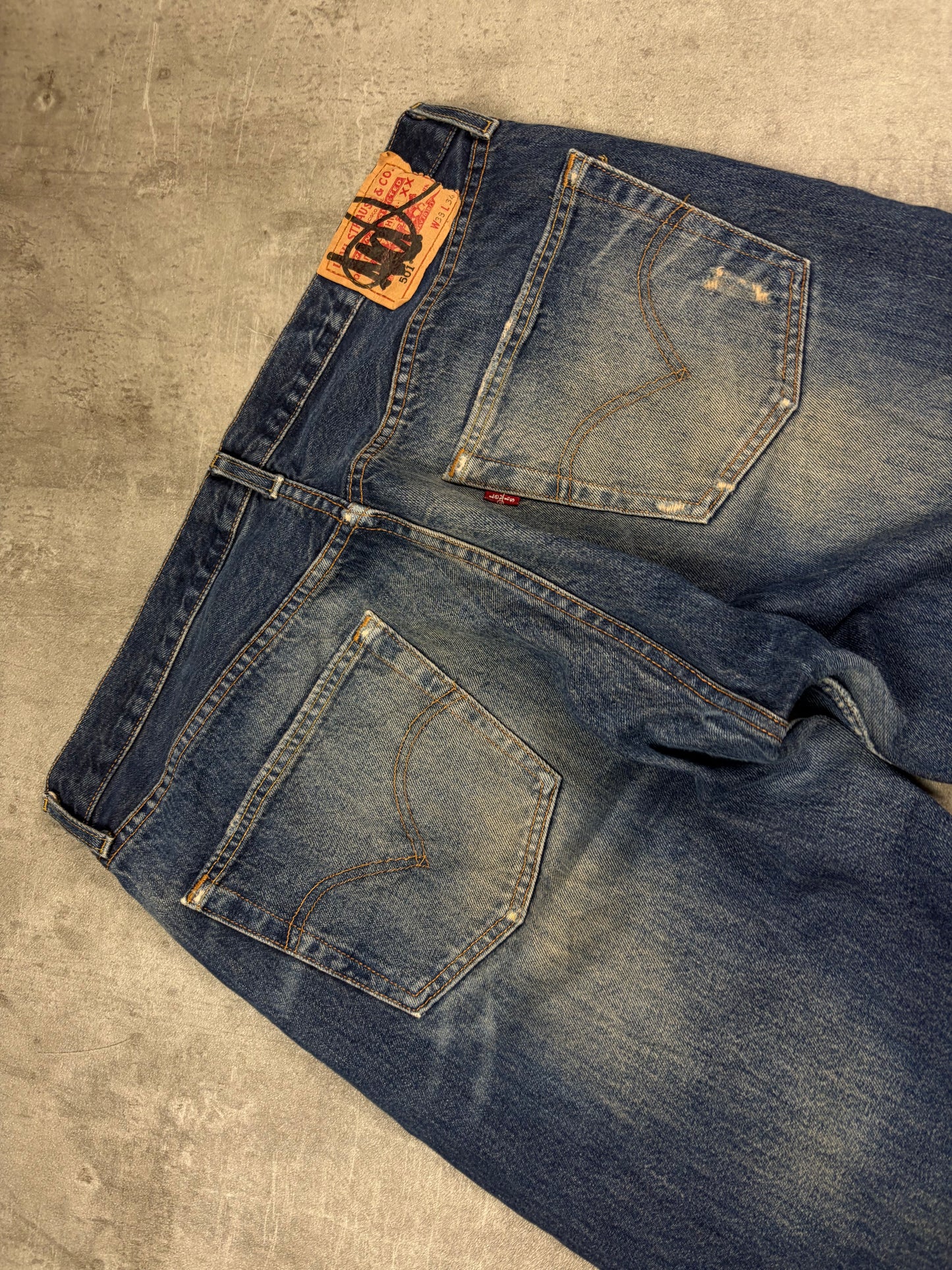 Levis 501 Limited Edition mit Unterschrift auf dem Label Slevedge Denim
